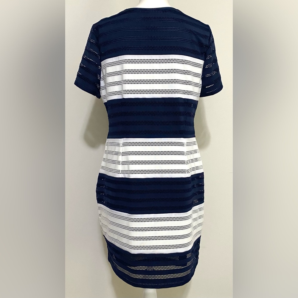 Beige by ECI Womens L Navy Blue White Stripe Short Sleeve Straight Dress Classic - Picture 4 of 12